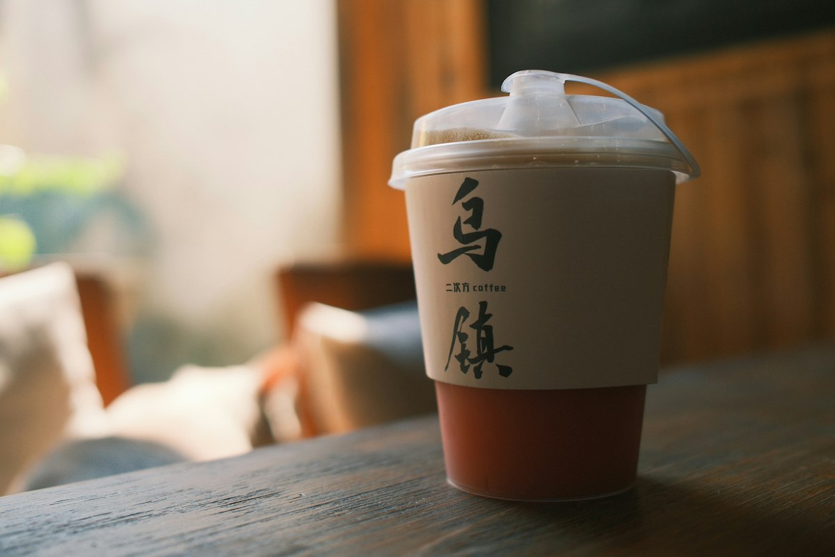 Infusion de thé dans une tasse